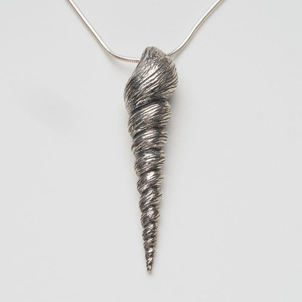 Shell pendant necklace