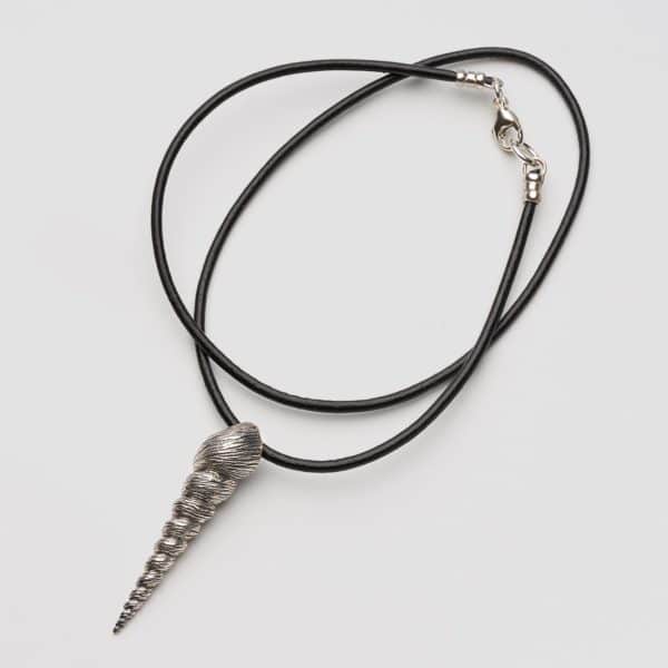 Shell pendant necklace leather cord